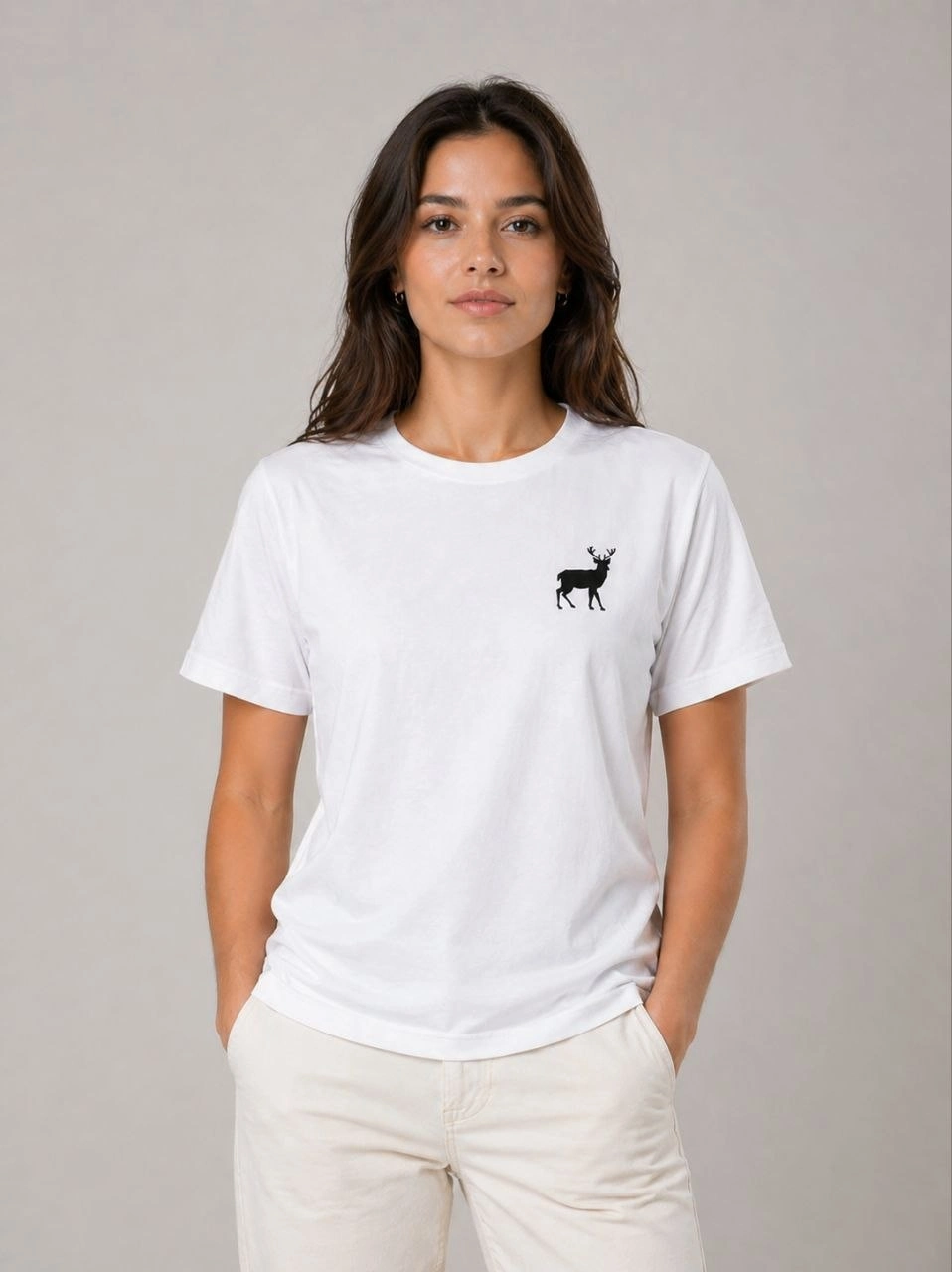 Kadın Minimal Geyik Logolu Tişört Bisiklet Yaka Kısa kol Yazlık T-Shirt - Beyaz