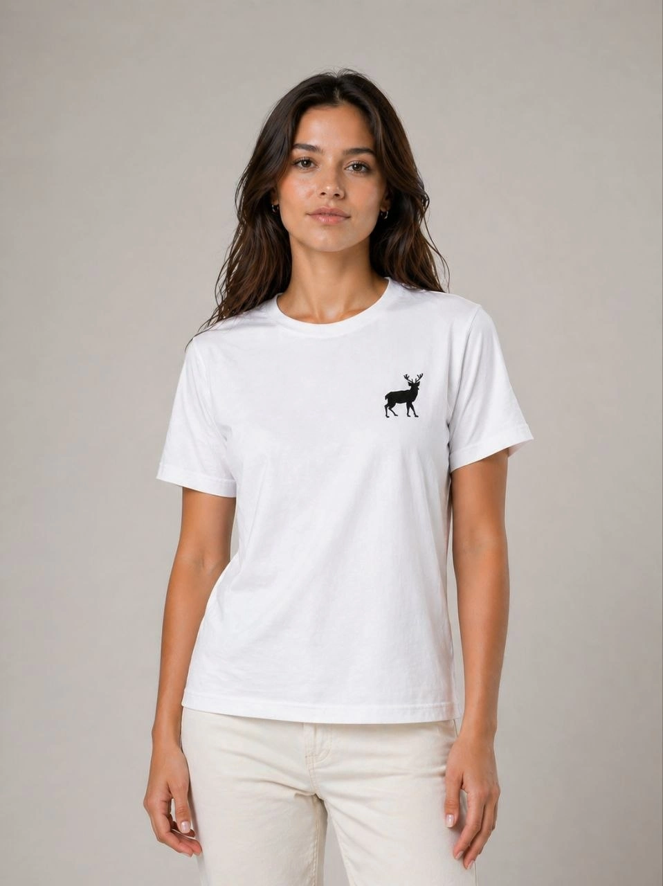 Kadın Minimal Geyik Logolu Tişört Bisiklet Yaka Kısa kol Yazlık T-Shirt - Beyaz