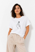 Kadın Kore Parmak Kalp Aşk Temalı Minimal Baskılı Tişört Yazlık Kısa Kol T-Shirt  - Beyaz