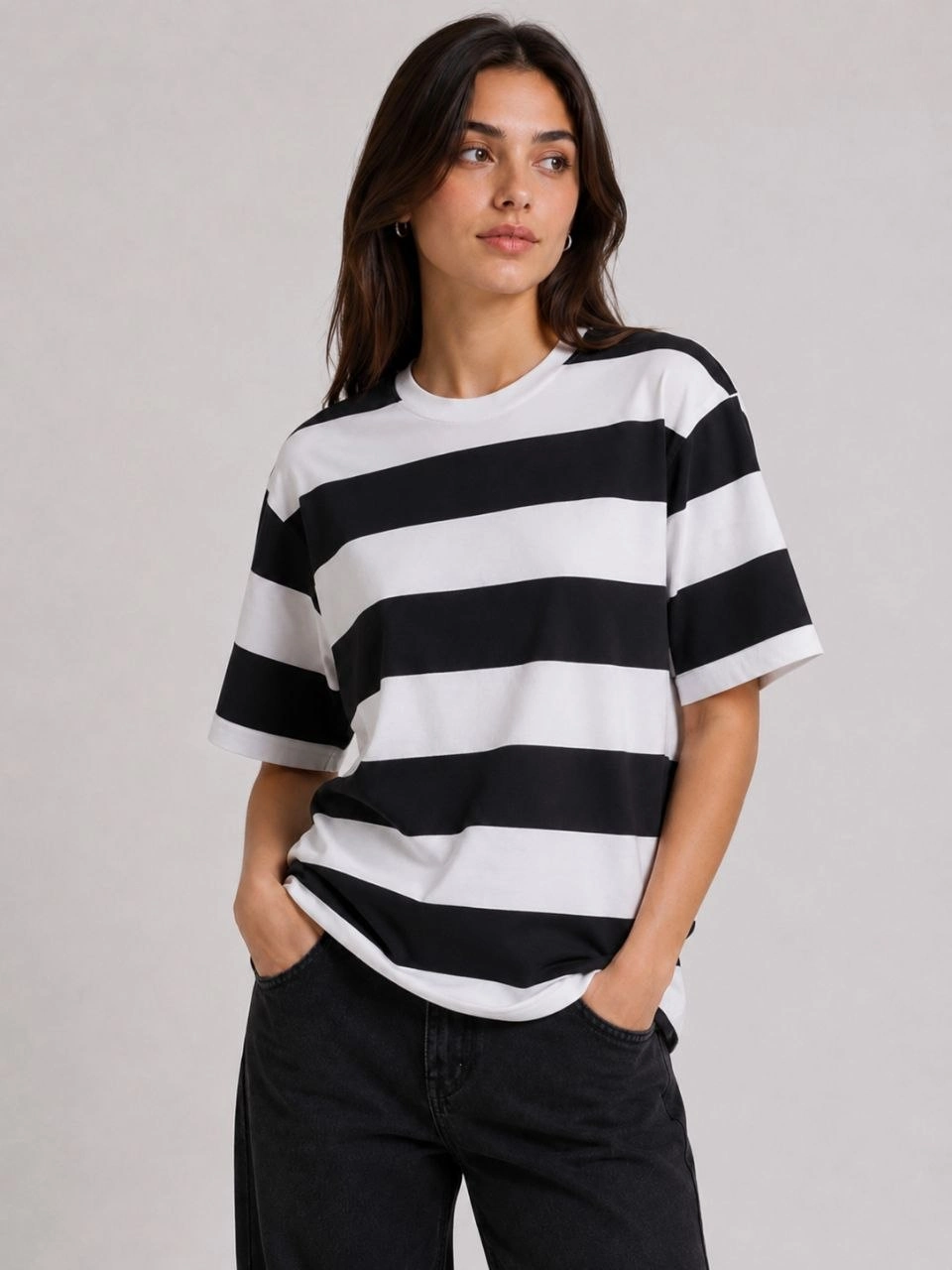 Kadın Çizgili Oversize Tişört Bisiklet Yaka Kısa Kol Yazlık T-Shirt - Siyah