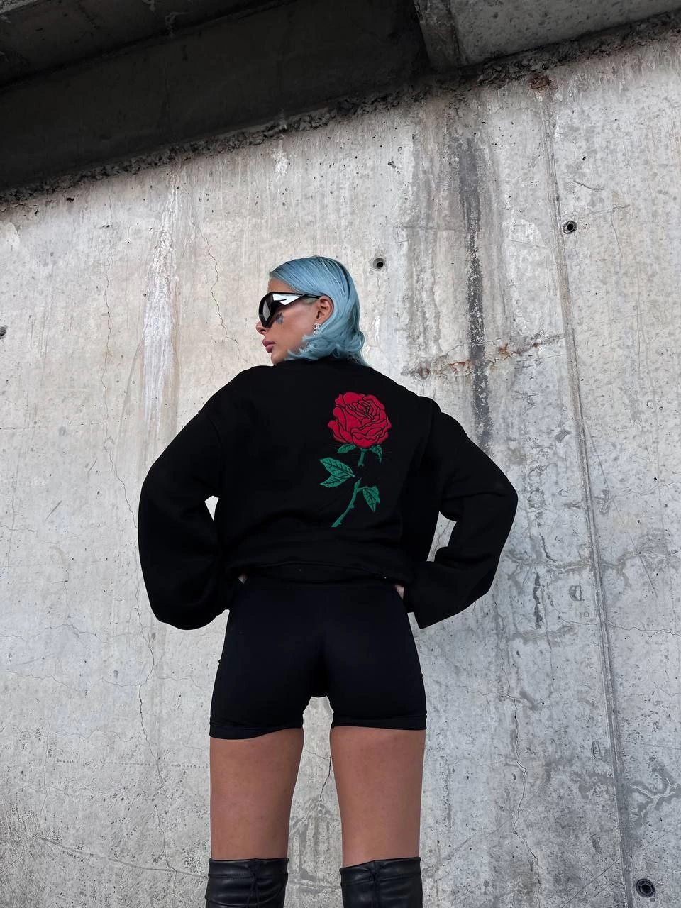 Kadın Oversize Kapüşonlu Cepli GÜL Baskılı 3 İplik Pamuklu Hoodie Sweatshirt - Siyah