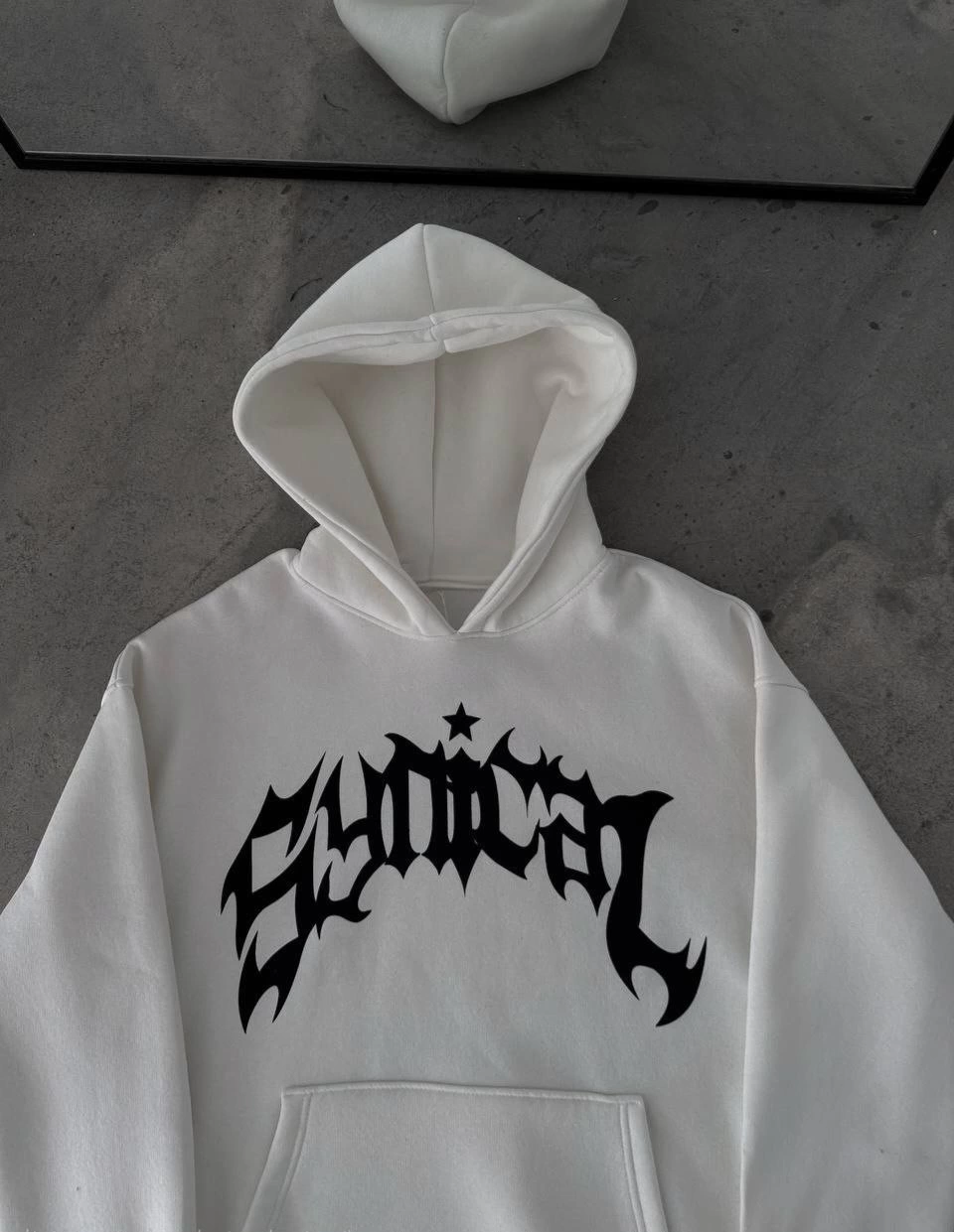 Kadın Kapüşonlu Kanguru Cepli Sweatshirt 3 İplik Pamuklu Baskılı Hoodie - Beyaz