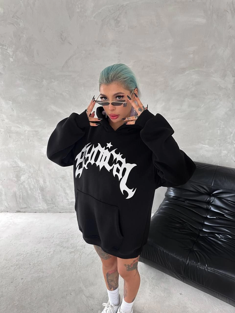 Kadın Oversize Kapüşonlu Cepli Baskılı 3 İplik Pamuklu Hoodie Sweatshirt - Siyah